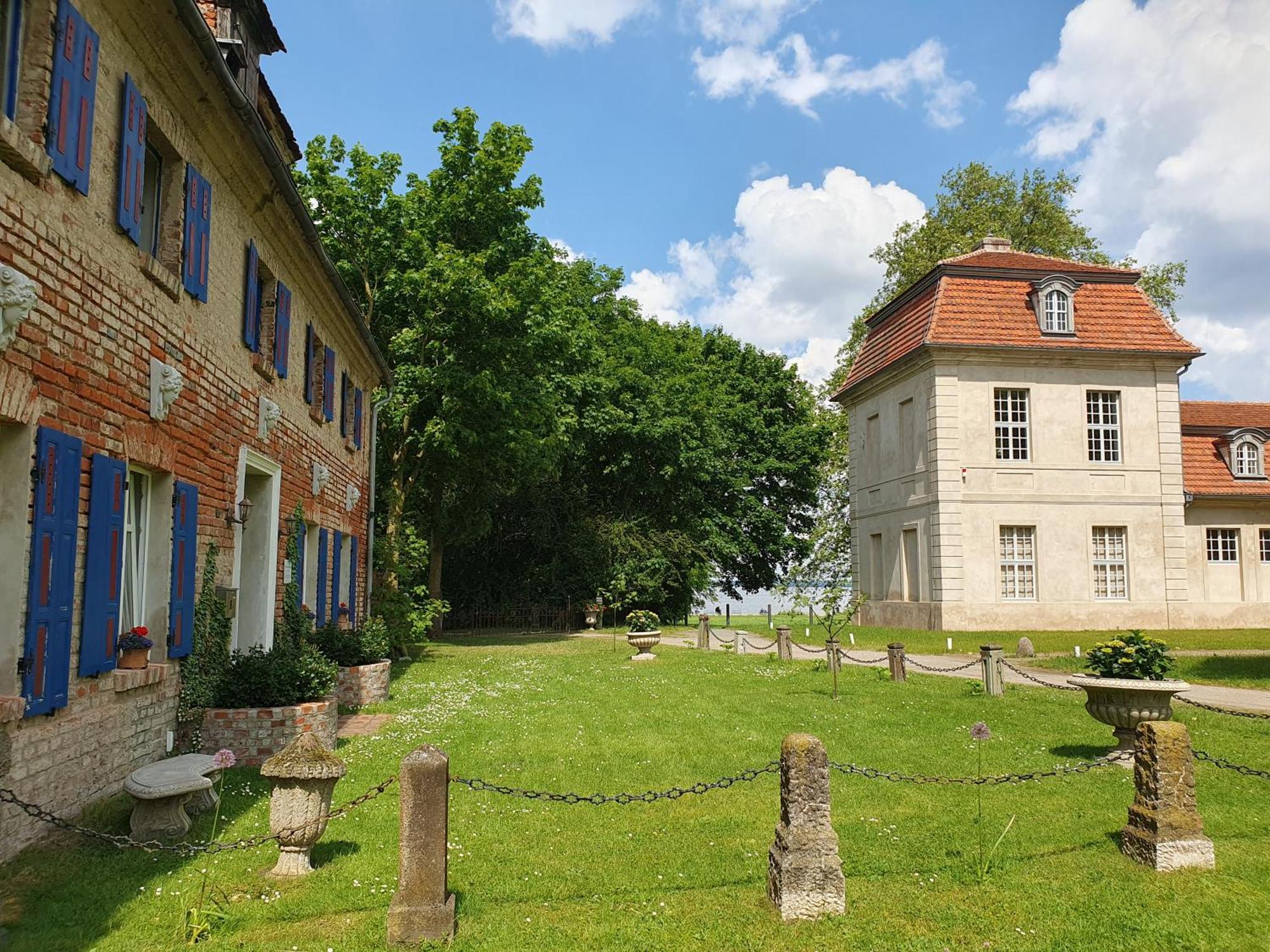 Gesindehaus Am Schloss Kummerower See Kummerow  Экстерьер фото